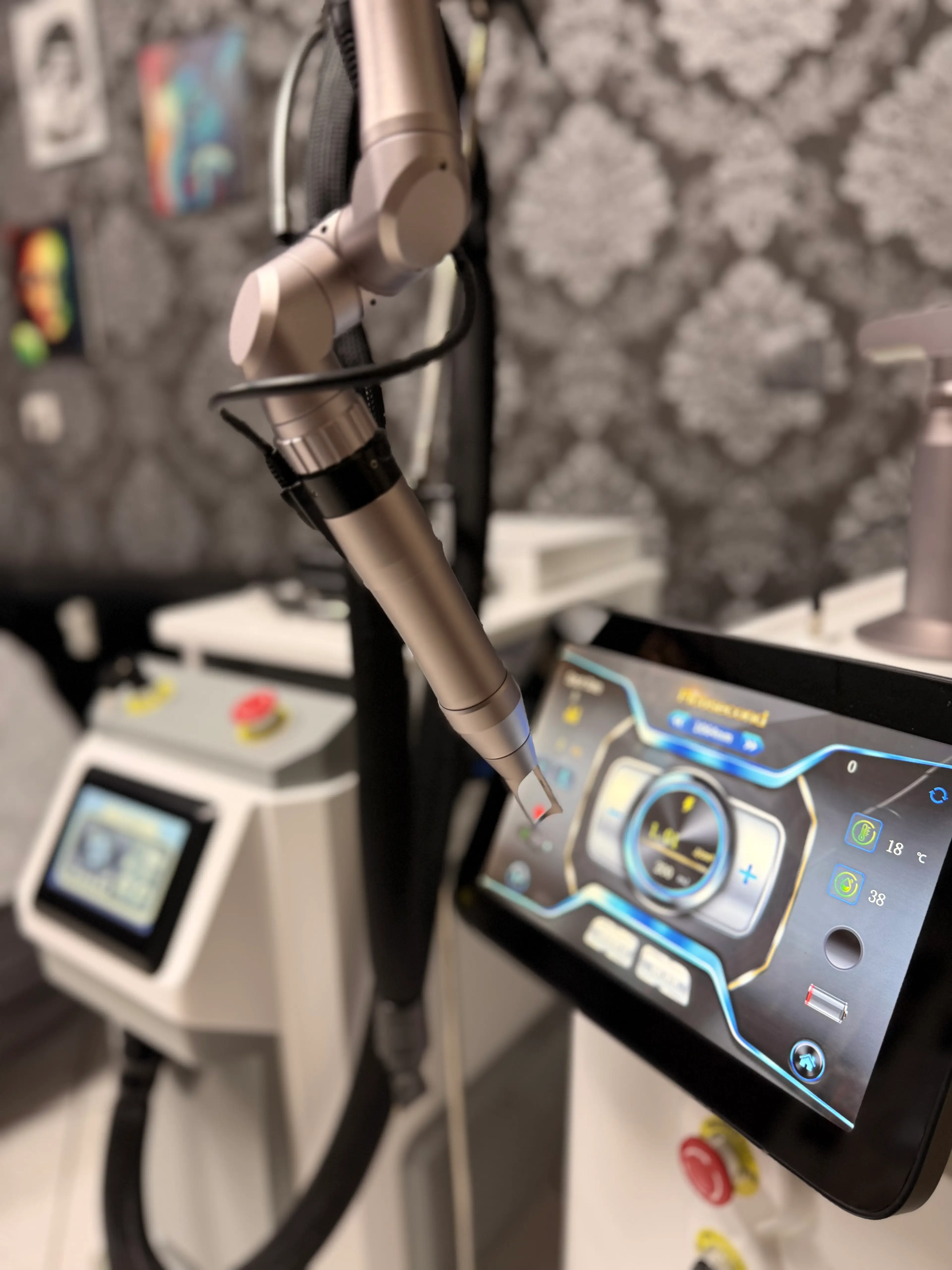Pico laser tehnologija za odstranjevanje tattoojev